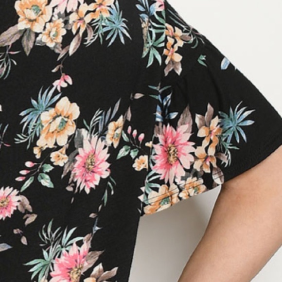 2 for $40❤️black floral top - Picture 5 of 5